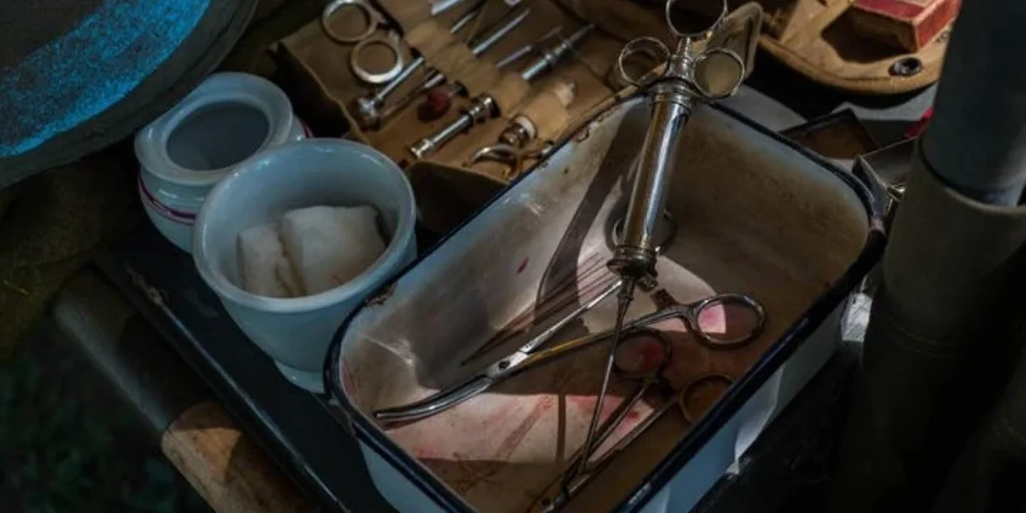 Quiso hacerse una operación de nariz con un tutorial de YouTube y terminó en el hospital