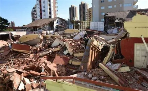 Derrumbe en Villa Gesell deja siete desaparecidos