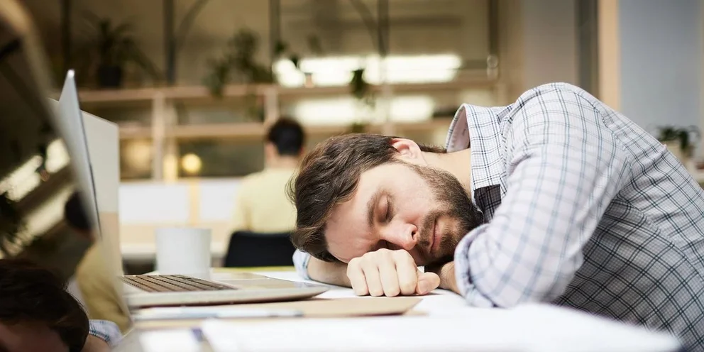 Cuáles son los 4 signos más dormilones del zodiaco y por qué les cuesta tanto levantarse