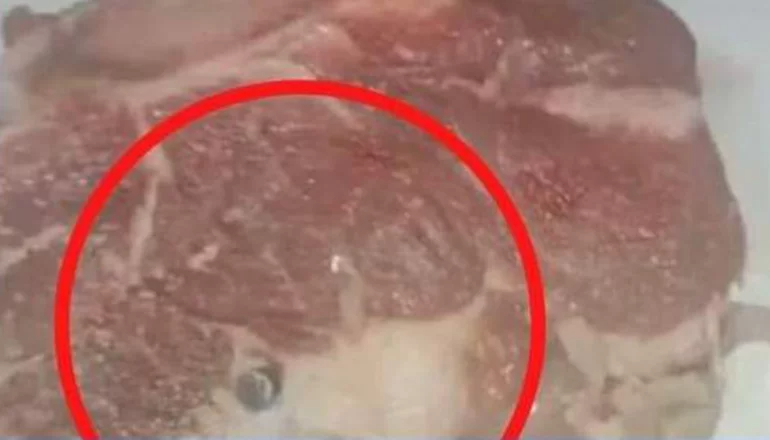 Carmen de Patagones: una mujer compró carne y le vino con una bala adentro