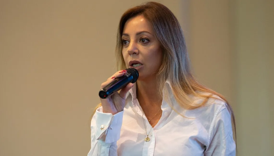 Massa anunció a Flavia Royón como secretaria de Energía