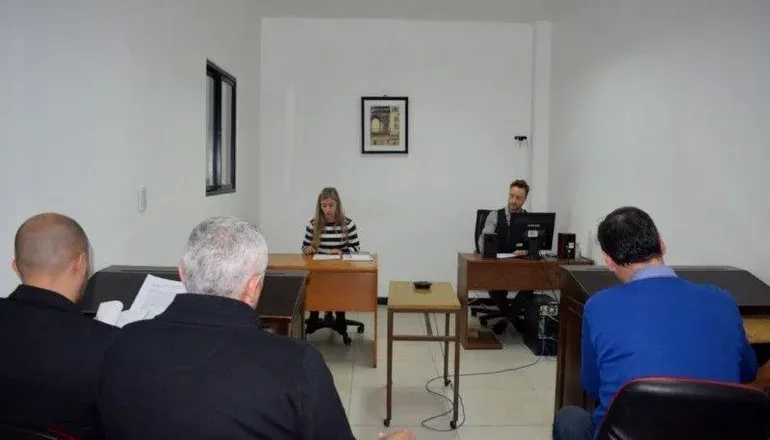 Dijo que lo golpearon y que hurtó una maquinaria para ir al hospital