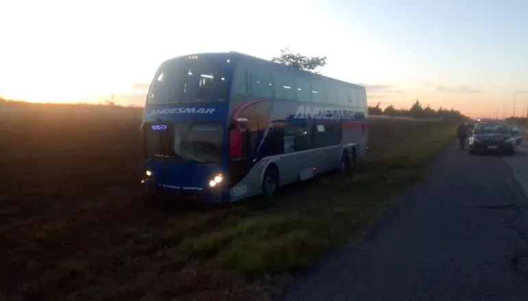 Derrapó un colectivo de Andesmar y hubo al menos 9 heridos