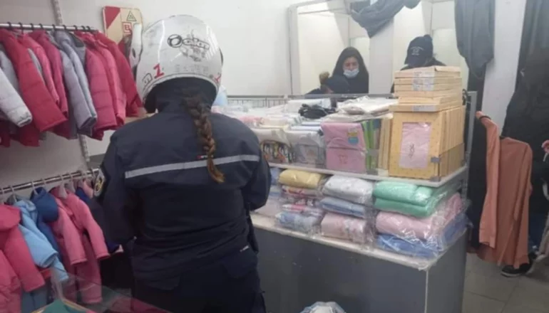 VILLA MERCEDES | Atraparon a dos mujeres que robaron ropa y tenían 90 mil pesos y 1.400 dólares