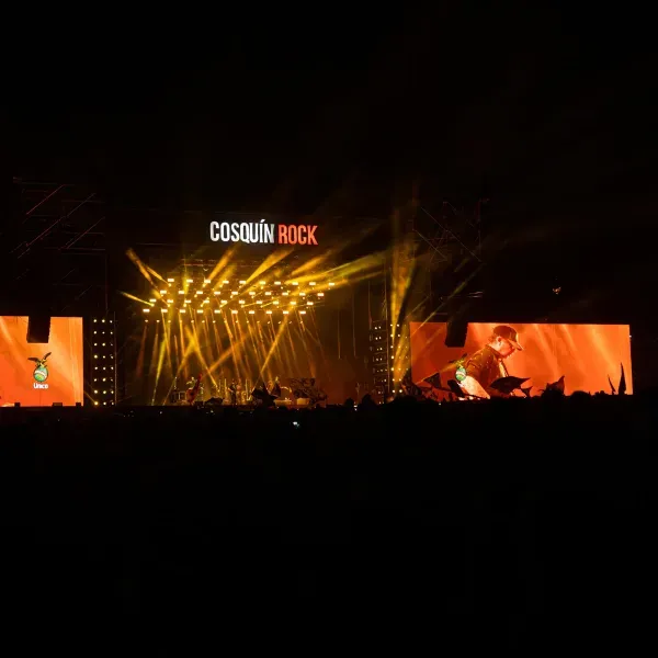 Fito en su mejor versión, Ciro sinfónico y Ca7riel & Paco enloquecidos cerraron el Cosquín Rock