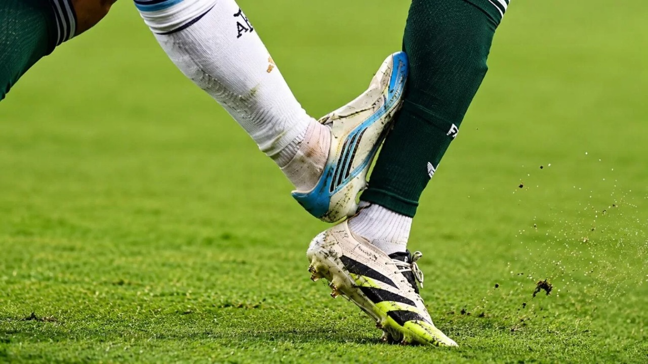 Argelia denunció a Messi y al arbitraje tras la derrota ante Argentina