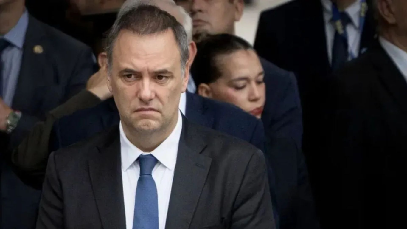 Adorni rompió el silencio tras renunciar