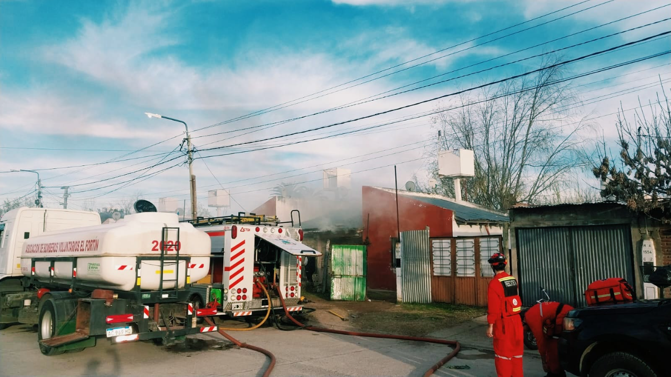 Investigan el incendio de una vivienda en Villa Mercedes: no hubo personas lesionadas