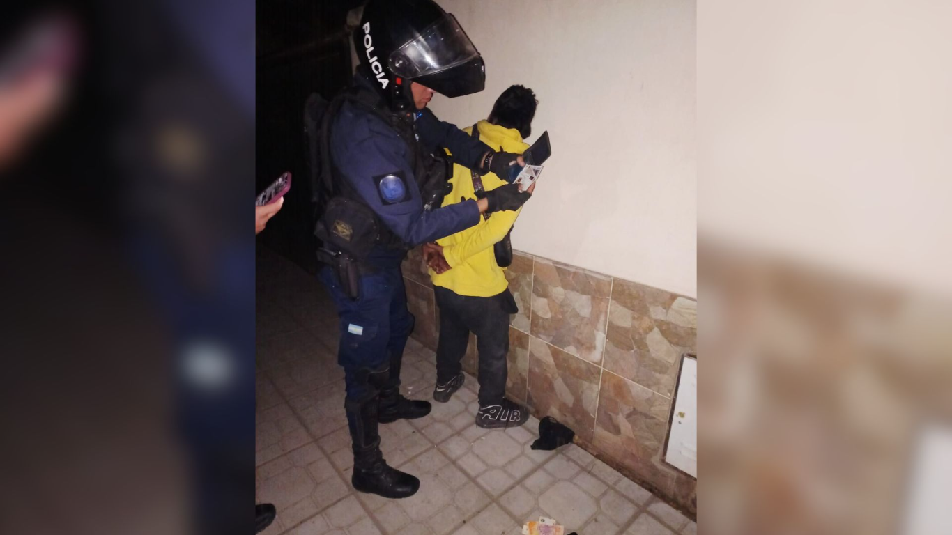 Villa Mercedes: encontraron a un hombre durmiendo dentro de un auto estacionado y terminó demorado
