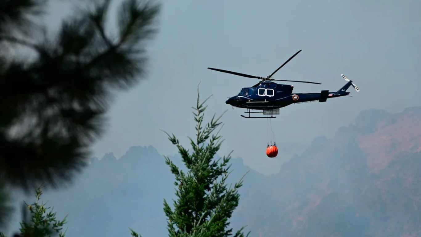 Tragedia en San Juan: cayó un helicóptero que iba a combatir incendios y murieron siete personas