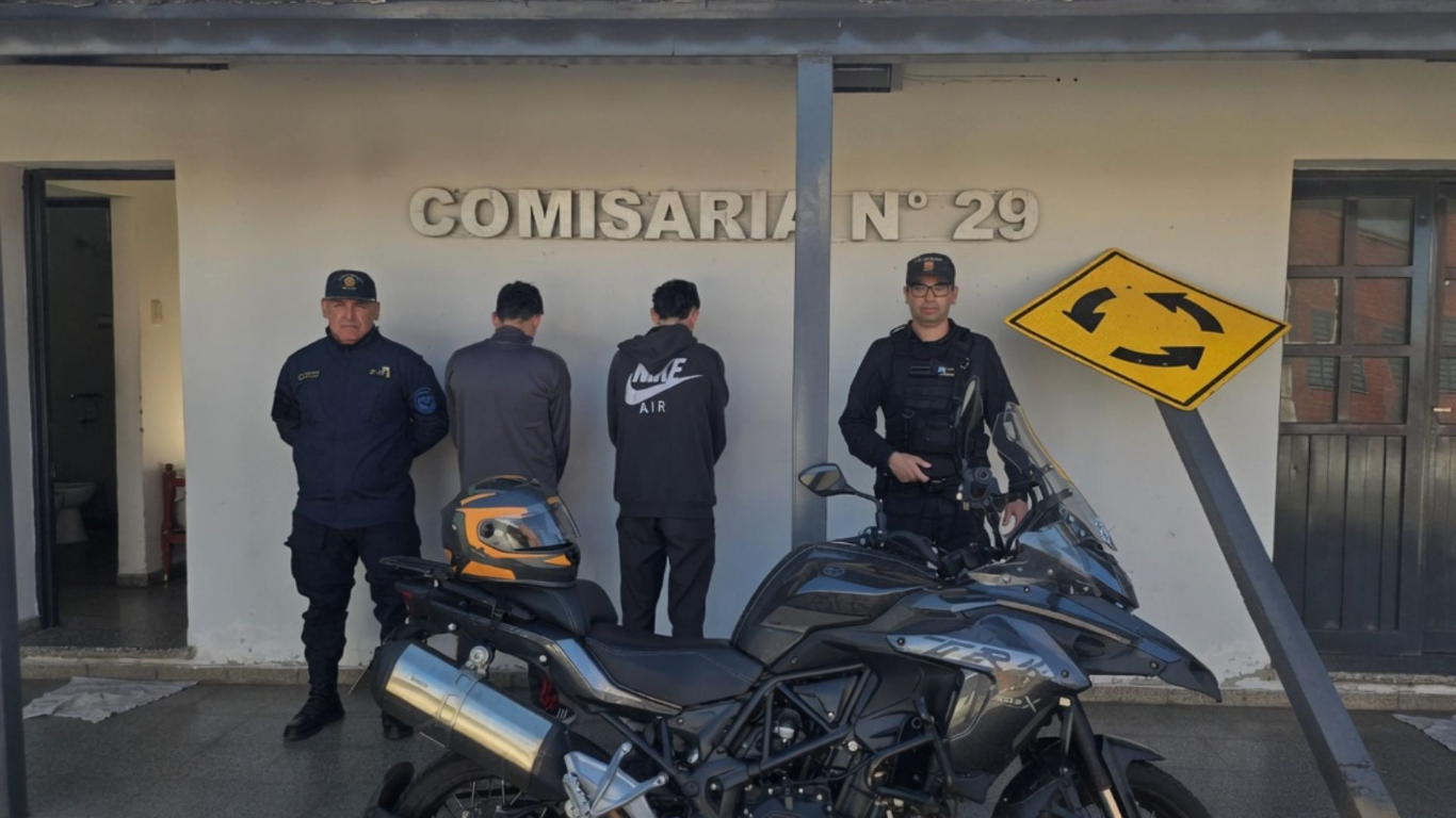 Villa Mercedes: demoraron a dos jóvenes por arrancar un cartel vial y difundir el hecho en redes sociales