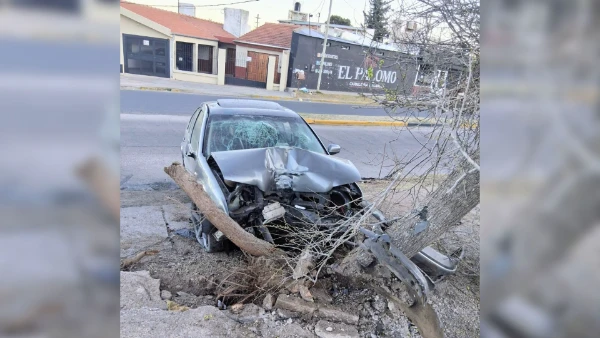San Luis: tres heridos tras chocar contra un árbol y el conductor dio 2,16 g/l de alcohol