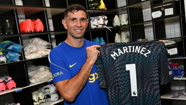 Dibu Martínez cambia el número en Chelsea y tendrá un gesto especial con los hinchas