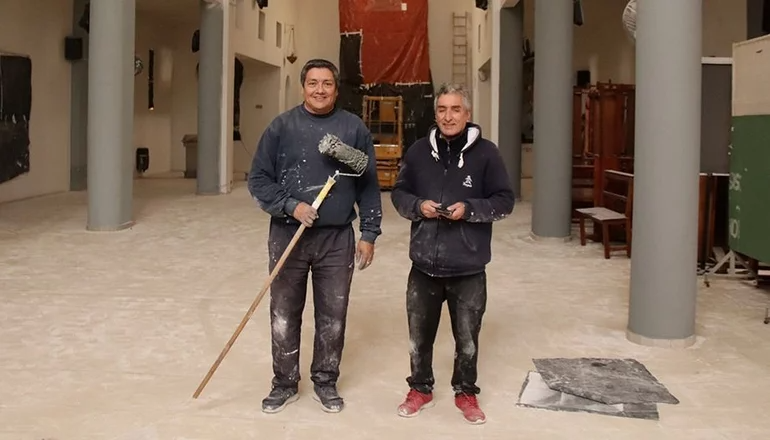 Veteranos de guerra reparan partes de la iglesia San Cayetano