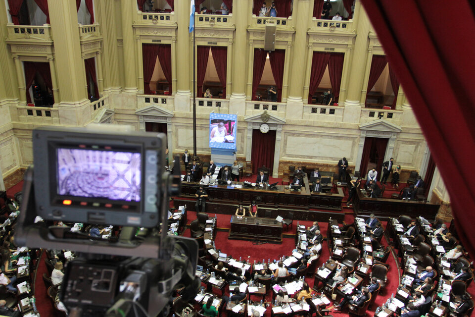 Dos periodistas trataron de ingresar al Congreso con un arma