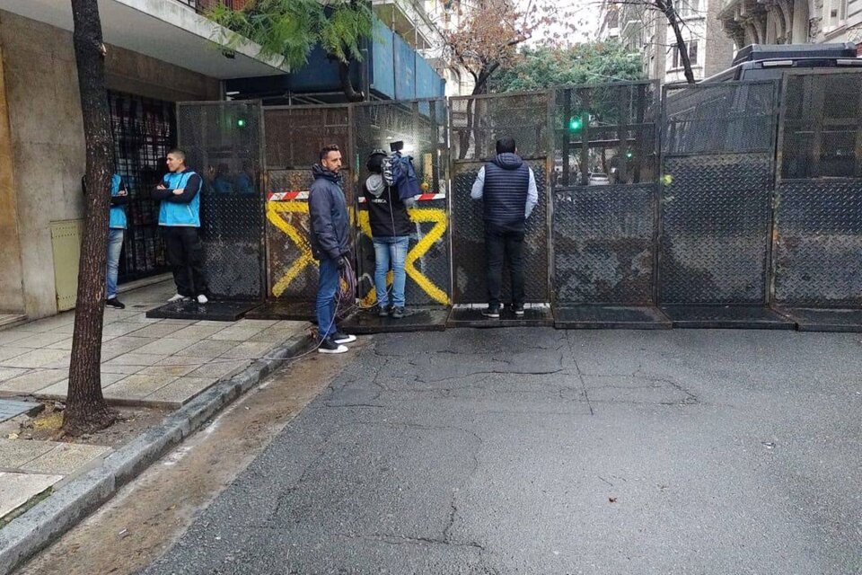 La casa de Cristina Fernández está vallada para que no se acerquen los militantes